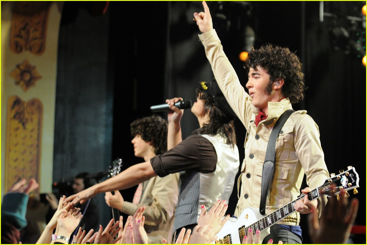 Jonas Brothers: Too Much Sugar Is Bad For Your Health